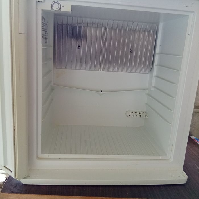 Хладилник мини бар за вграждане Dometic