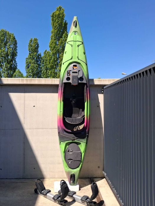 Caiac Pungo 120 ca nou + accesorii complete (vasla, costum neopren, suport auto)