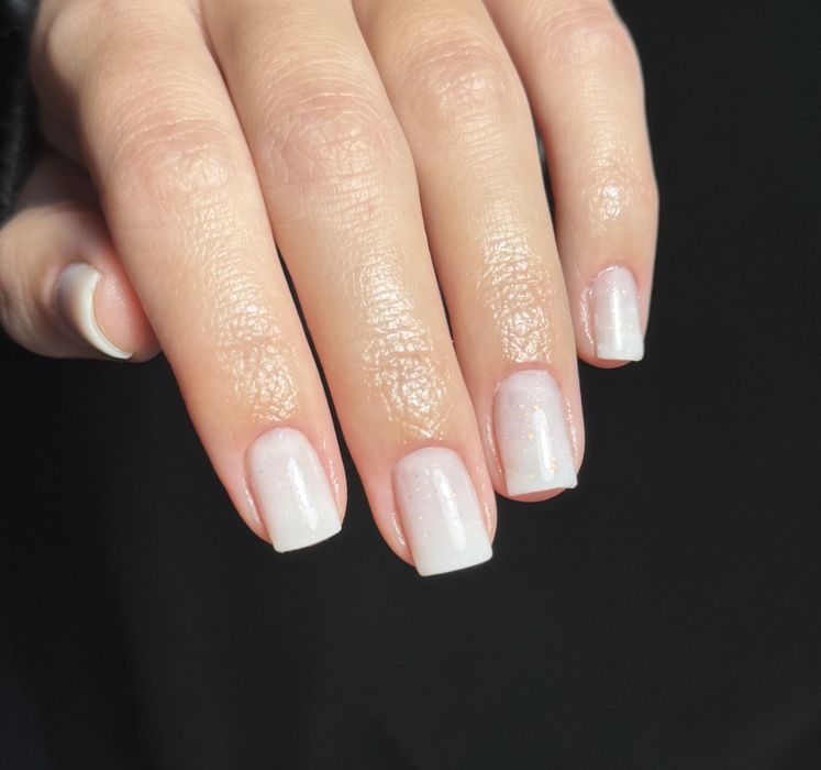 Stilistă unghii – manichiură și design unghii profesionist