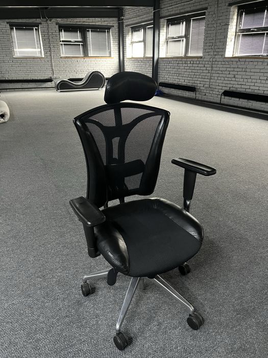 Офисный стул NOWY STYL