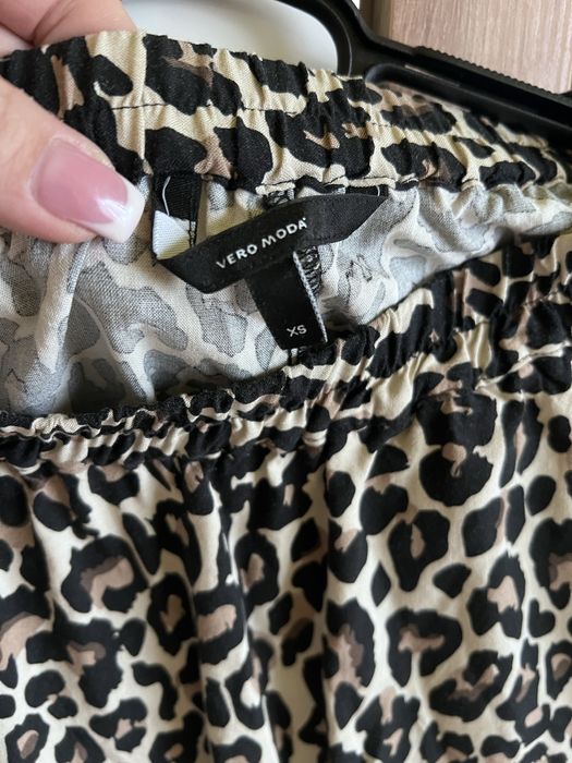 Palton/sacou XL, Camasa XS, Fusta lunga S, Camasa S,Rochita S/M