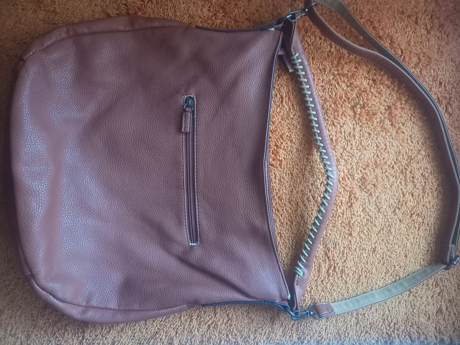 Продавам маркови дамски чанти.