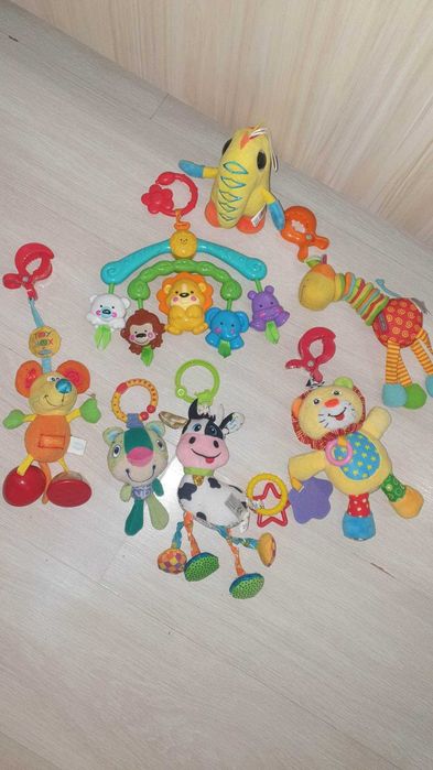 играчки за количка и дрънкалки за бебе