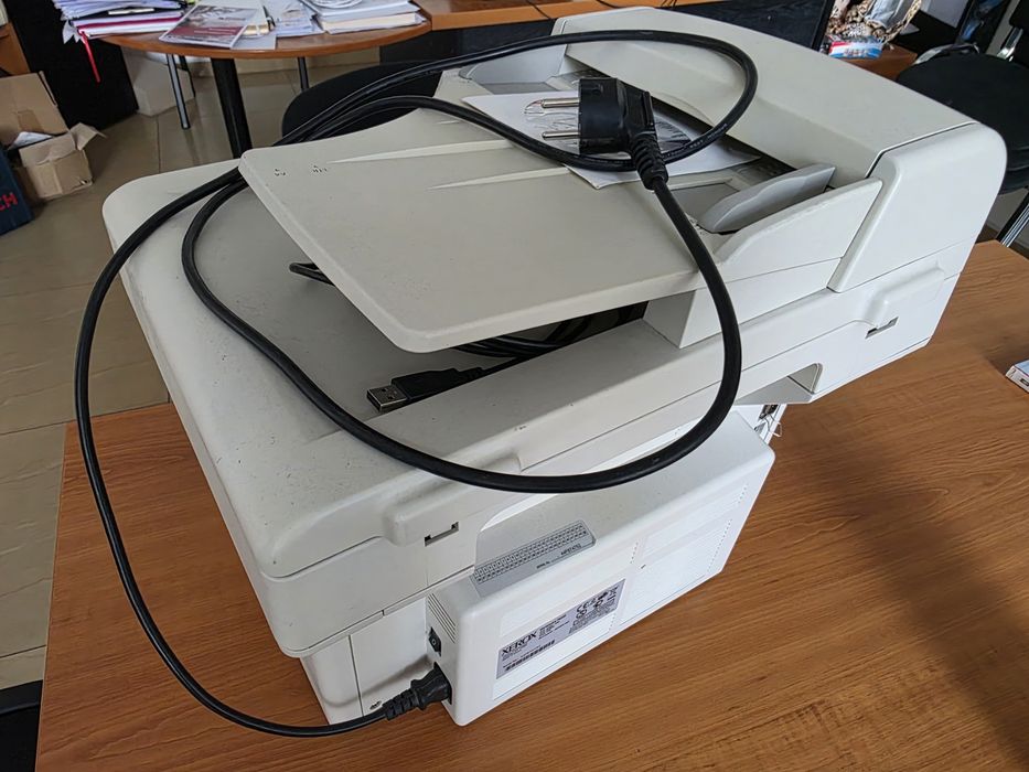 Продавам комбиниран принтер, скенер и копир Xerox WorkCentre PE220