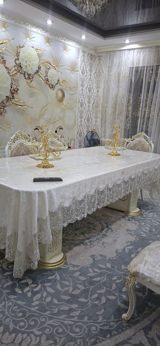 Стол, слоновая кость .