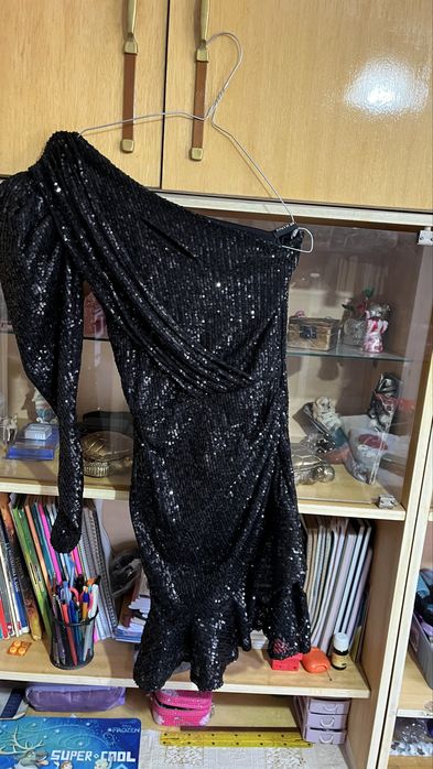 Официална рокля с един ръкав носена само няколко пъти