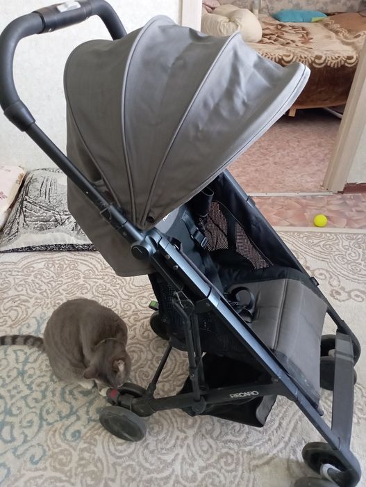 Продам прогулочную коляску