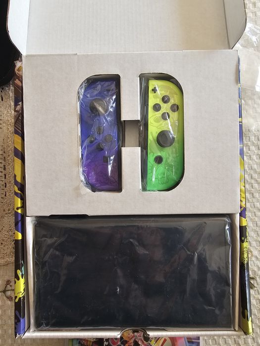 Nintendo Switch OLED Splatoon 3 limited edition +Mariokart 8 deluxe