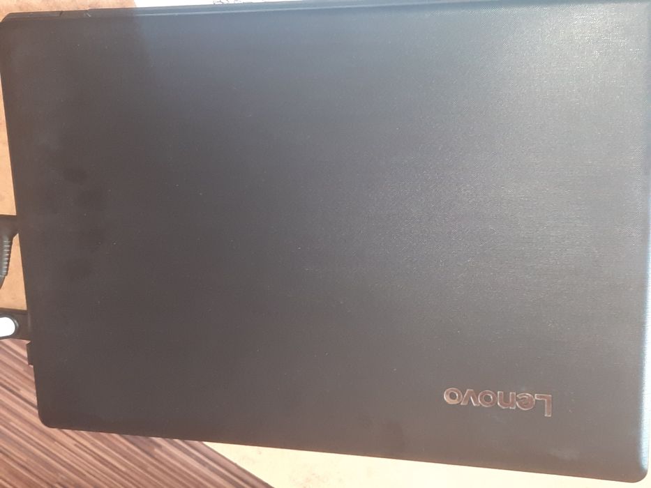 Noutbook lenova ishlab turgan pul zaril uchun sotilyapti