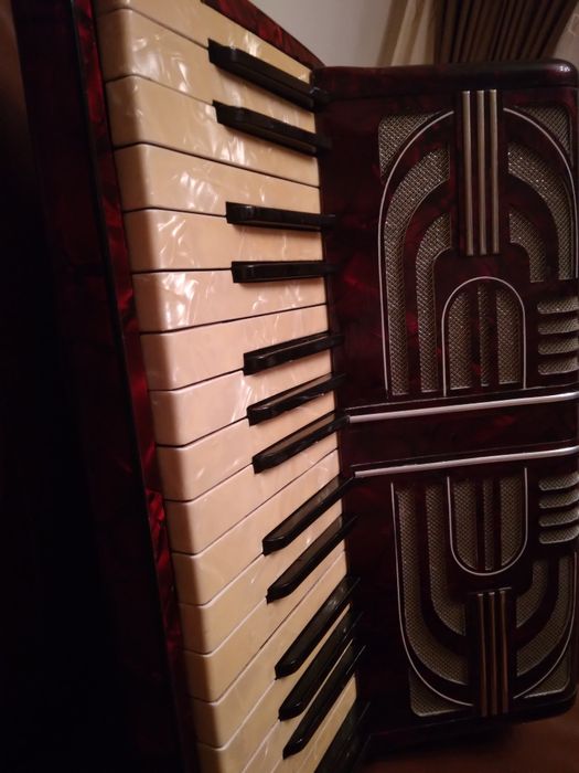 Vând acordeon Hohner Verdi 2 80 basi bandonat 880Hz rep totala papucit