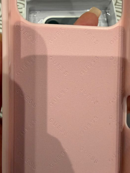 Guess калъф за iPhone 17 pro ЧИСТО НОВ!
