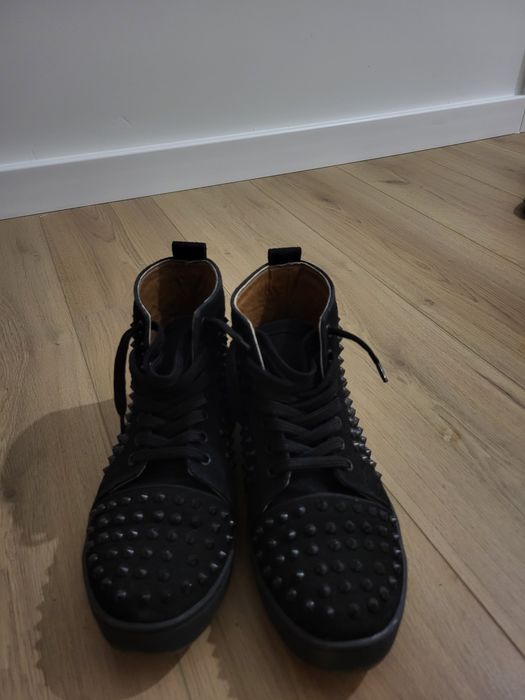Vand louboutin ca noi