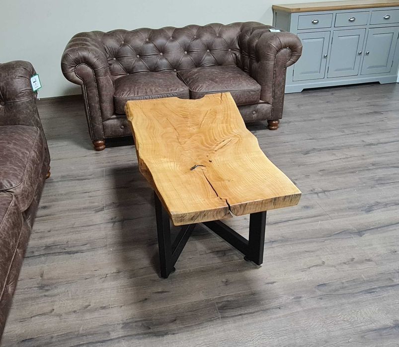 Масивна холна маса от дърво и метални крака ръчна изработка