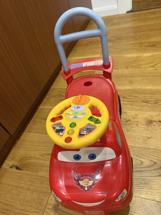 Masina ride-on McQueen