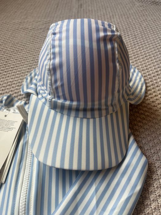 Set costum de baie cu palarie