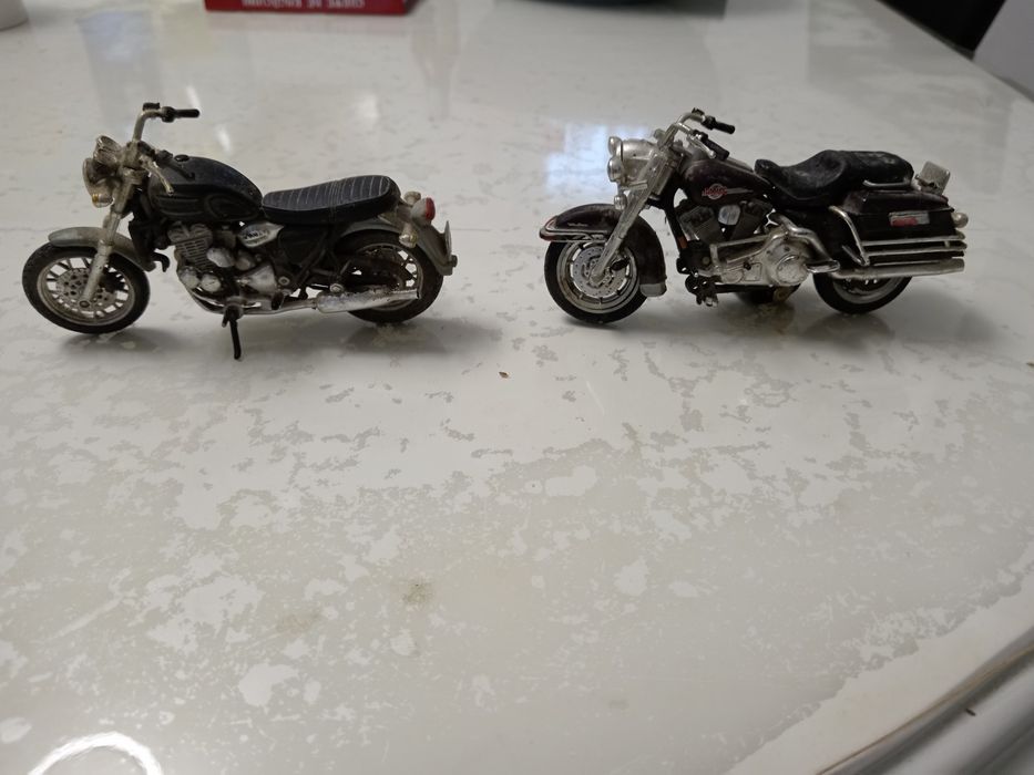 Machete Triumph și Harley