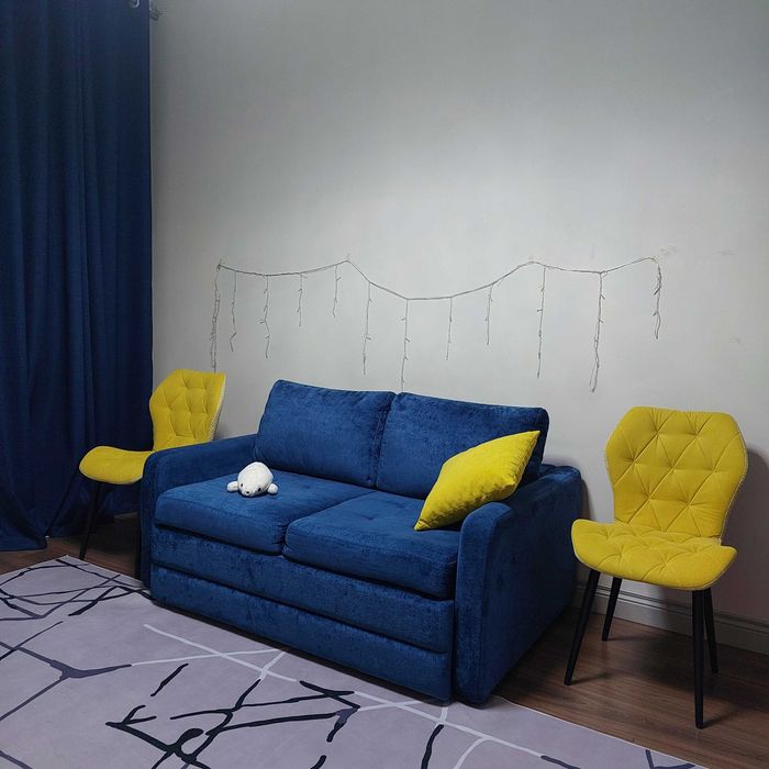 Диван-раскдадной и 2 стула