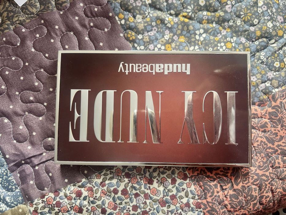 Paleta de machiaj huda beauty