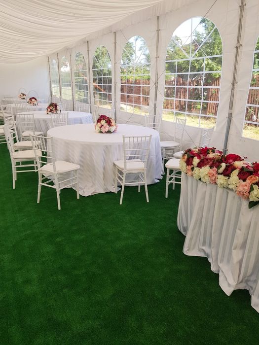 Închiriez  mese,vesela, aranjamente,scaune,etc  pt evenimente