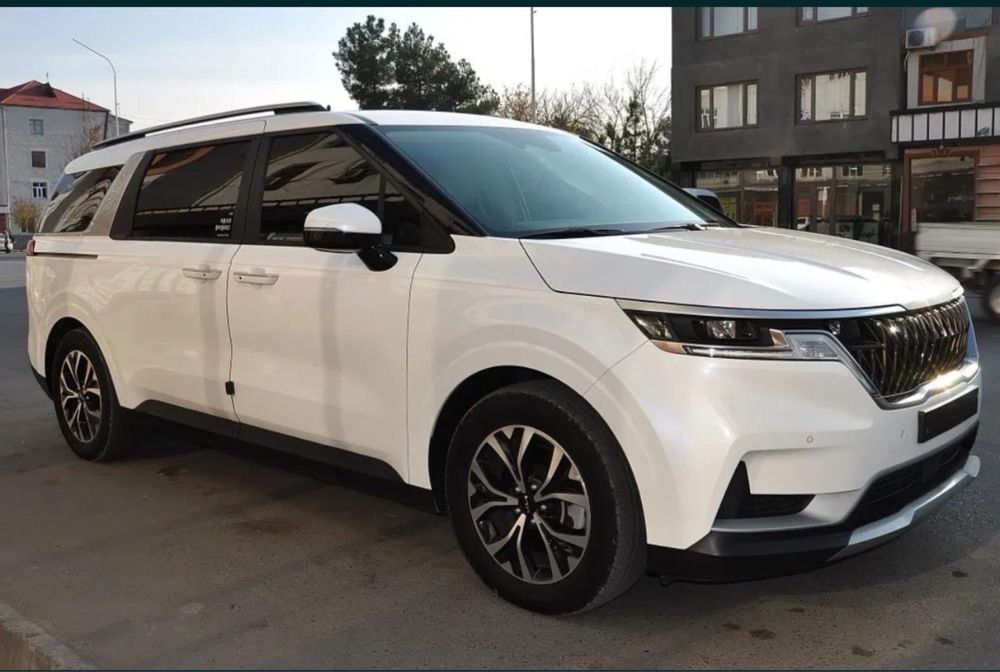 Продается Kia Carnival 2023