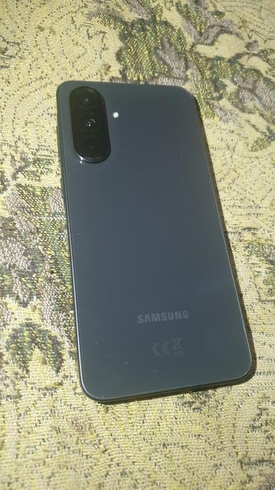 !!  СПЕШНО !! Продавам като нов Samsung galaxy A36 5G+ кейс и power bank
