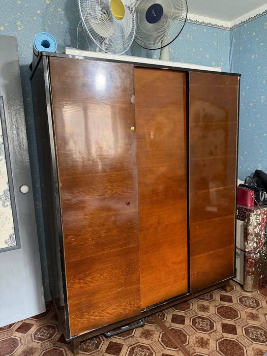 Продается шифоньер из дерева