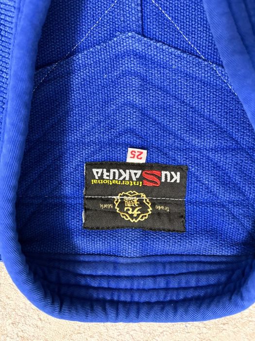 Продам кимано оригинальный срочна!!