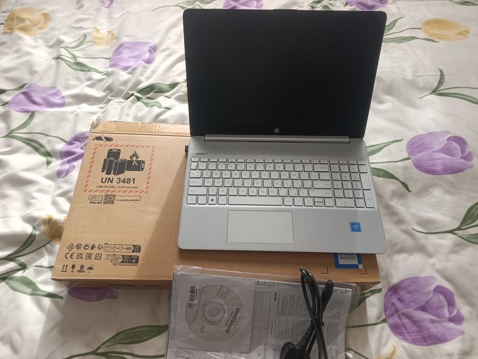 Bu HP (Hewlett-Packard) noutbuk. HP 15s-fq0004nia modeli
Rasmda aniq
