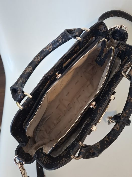 Чанта Guess Лукс в актуален принт