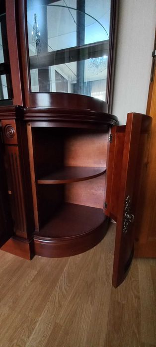 Шкаф сервант, б/у, состояние хорошее