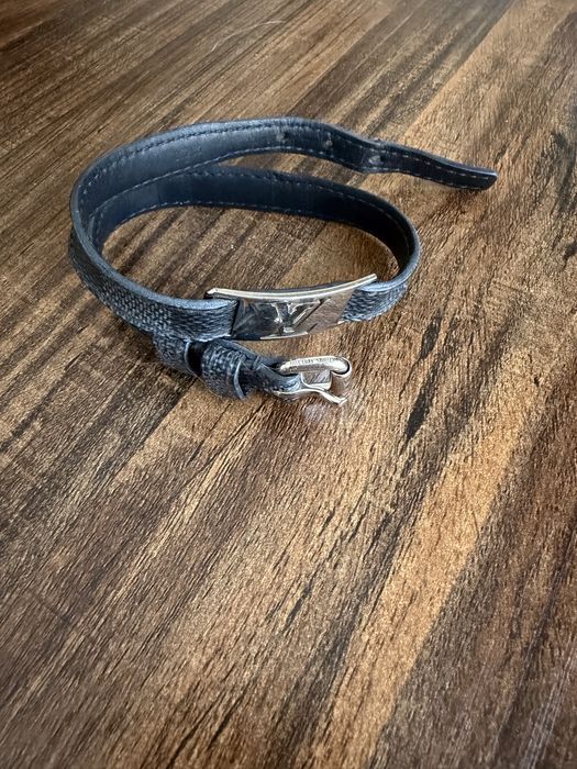 Louis Vuitton Sign It Double Wrap bracelet, black leather with silver-tone hardware.