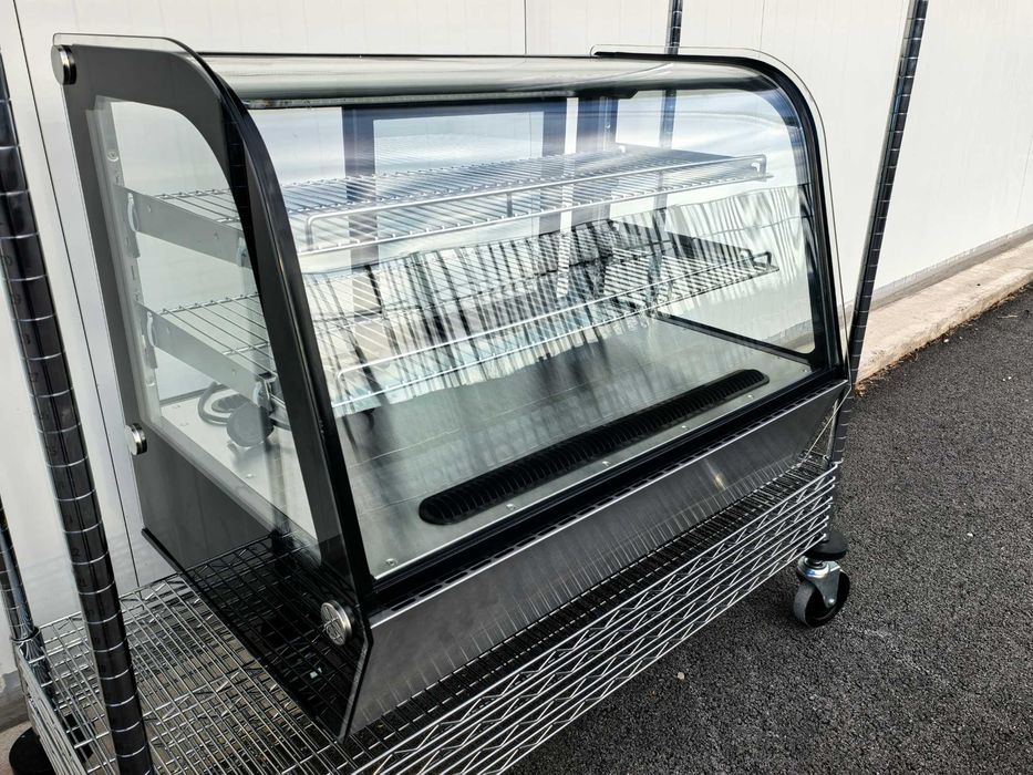 Хладилна витрина 160 литра CW-160R