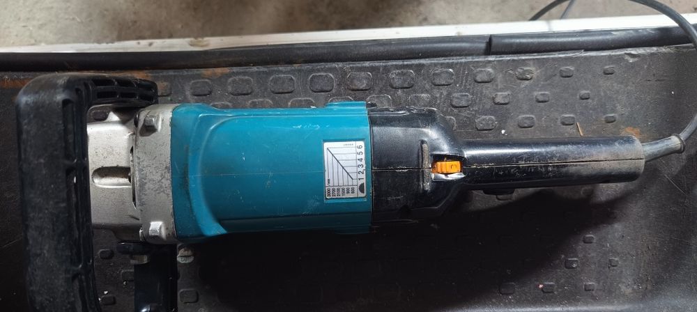 Машина за полиране Makita