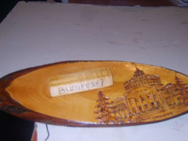 Мини дървени чинийки и изгледи в дървени рамки