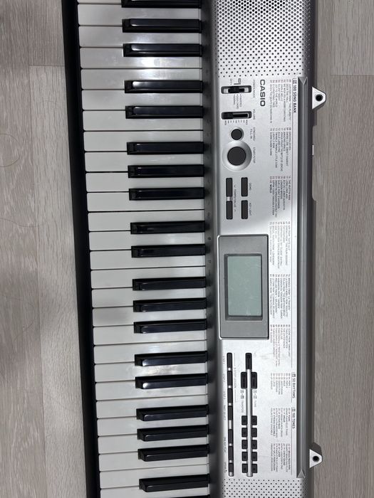 Продаю Синтезатор lk-130