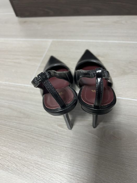 Vand pantofi stiletto ,marimea 37 ZARA