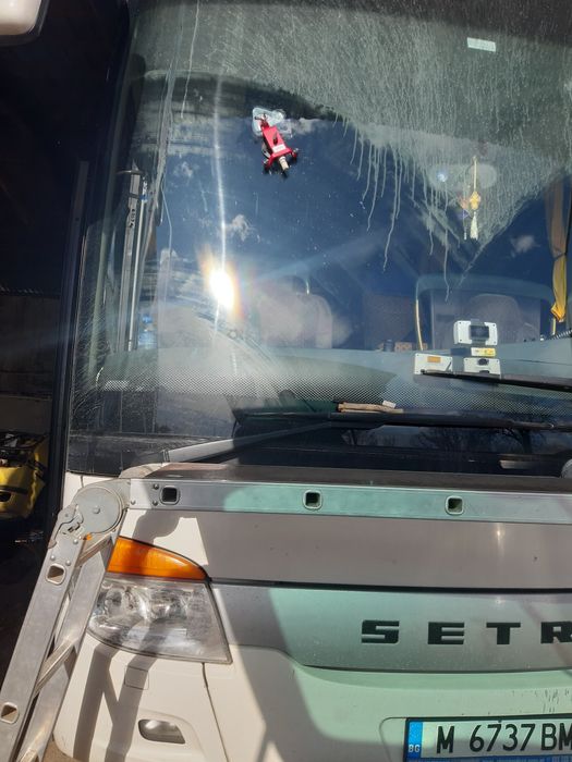 Спукани Автостъкла-ремонт и Лепене !!!