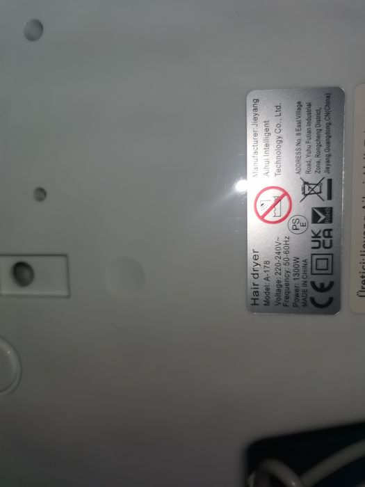 Uscator par cu suport perete