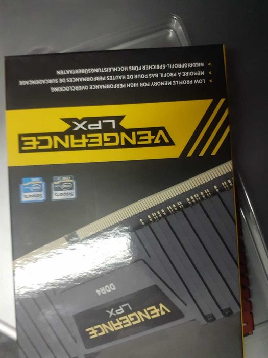 Vand memorii ddr3 si ddr4 de 4,8 , 16 gb, ssd de 240 gb, 512 gb , 1 tb