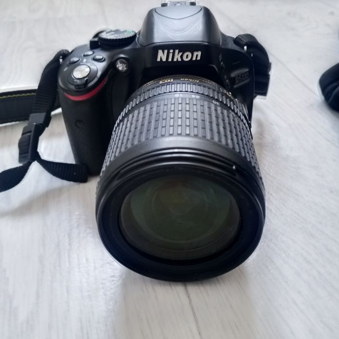 Nikon D5100 /18-105VR