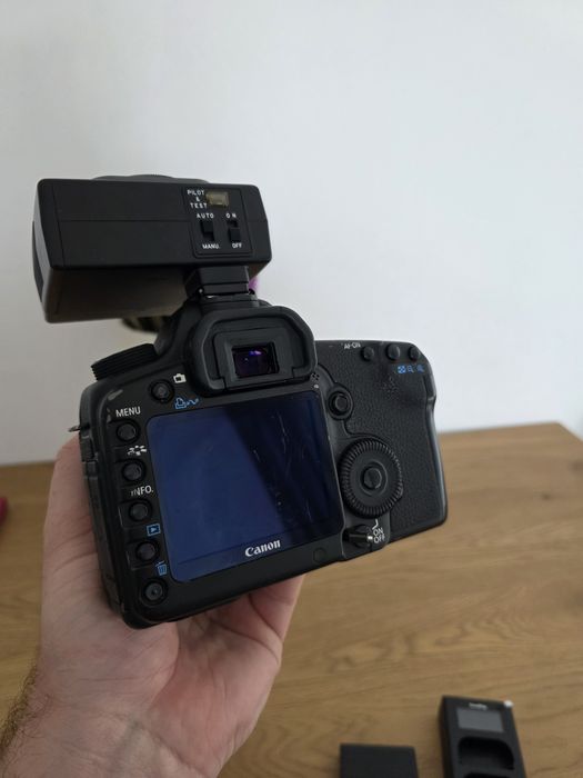Canon EOS 5D Mark II DSLR profesional + accesorii