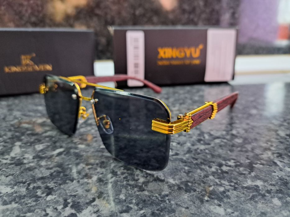 Продавам чисно нови оригинални слънчеви очила полароид различни модел.