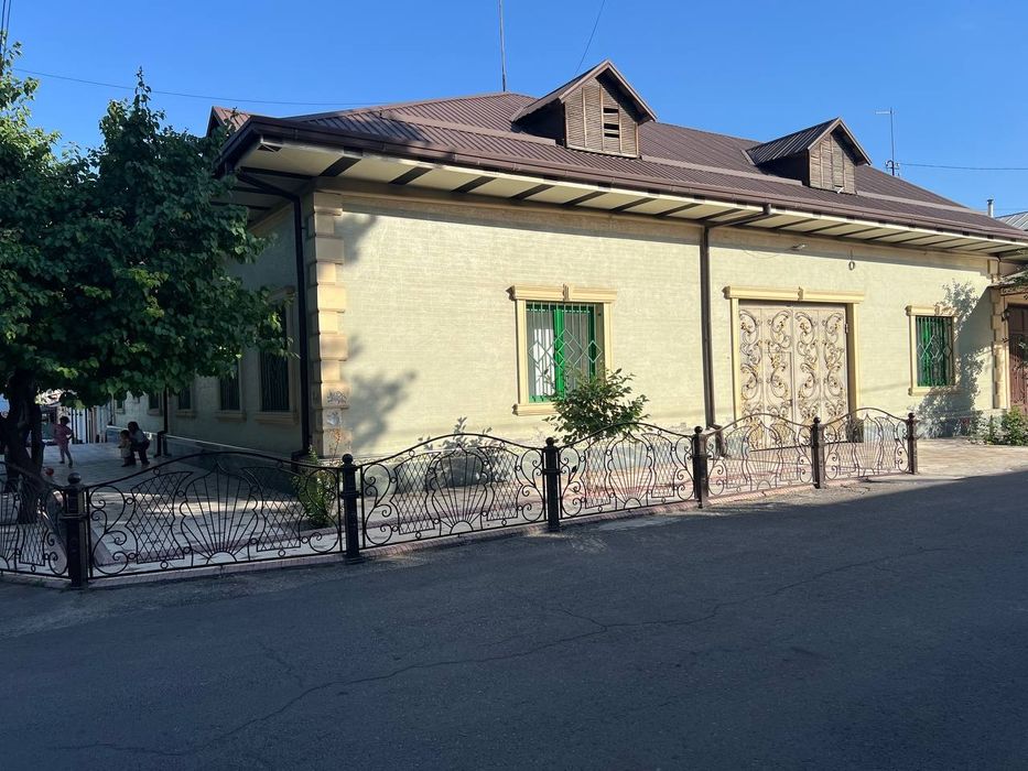 Яккасарой саламатина 4 сотих углавой участка сотилади