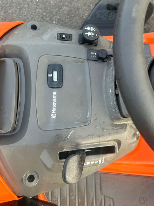 Tractoras tuns iarba husqvarna 70 ore lucrate