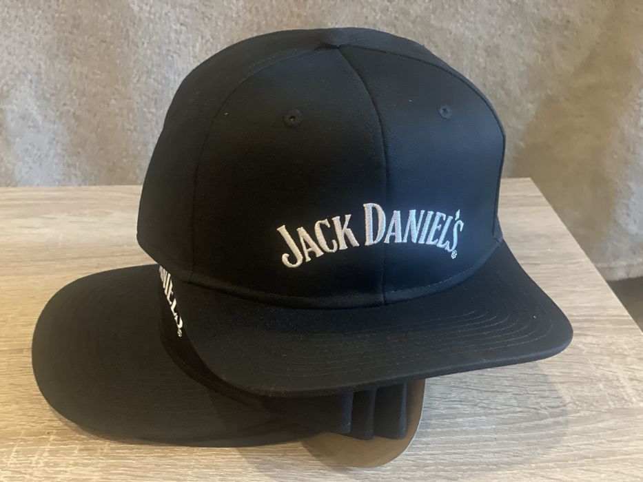 Фланелки,карти за игра и шапки с козирка на Jack Daniel’s