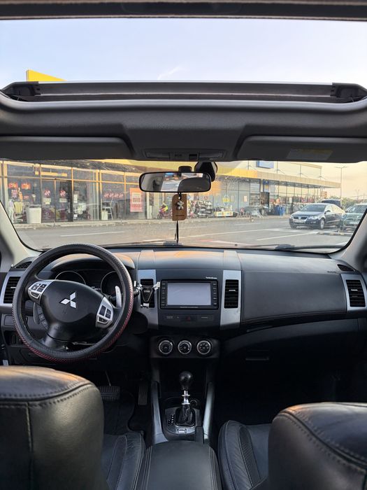 Mitsubishi  Outlander