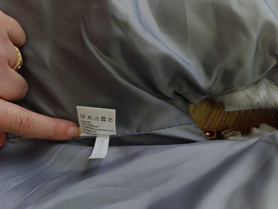 Дамски много запазен елек,неразличим от нов