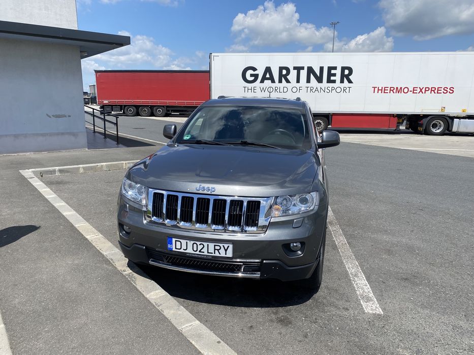 Vand sau schimb Jeep grand cherokee