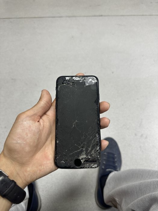 iPhone SE2020 на запчасти