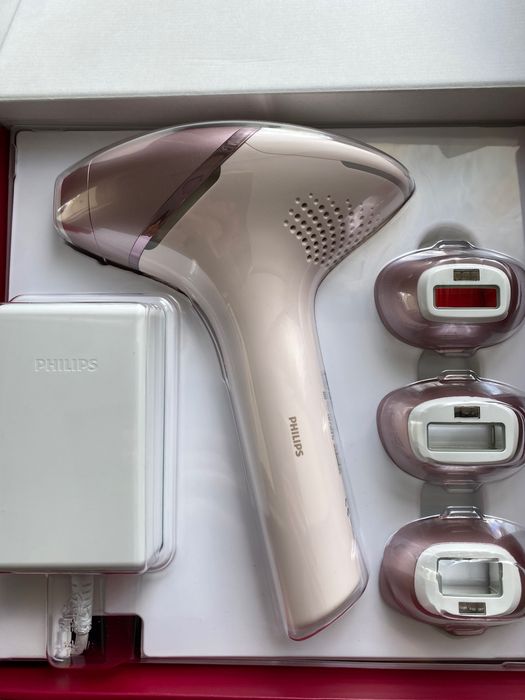Фотоепилатор IPL Philips Lumea Seria 9000 BRI958/000